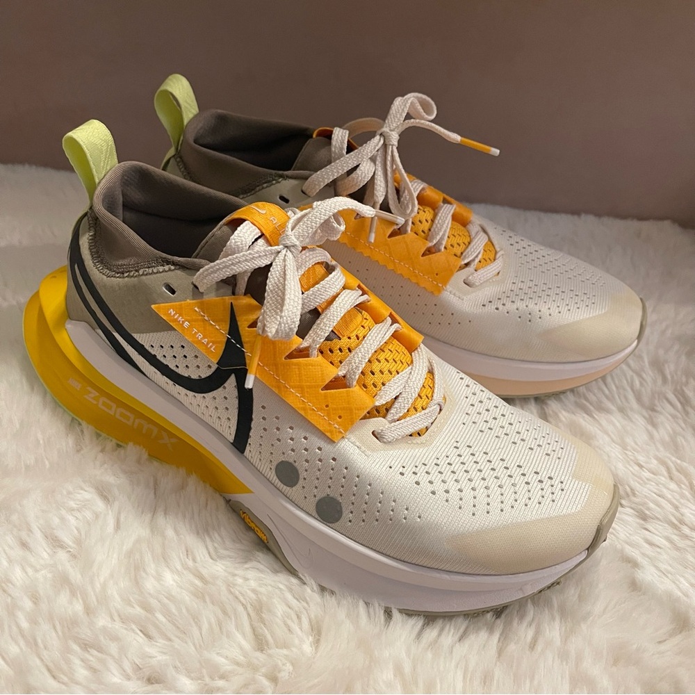 Nike | Zegama Women's Yellow & White Running Sneakers